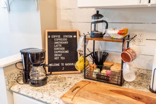 Salemtown Casa | 7 Min drive to Broadway- Walkable Neighborhood