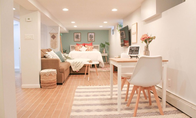 Queens Casa | 7 Min to Train- New Modern Lower-Level Studio-20 Min to Manhattan