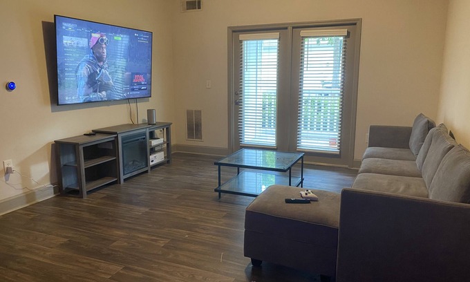 Church Street Apartamento | 7 minutes from the airport. Nice 2br apartment.