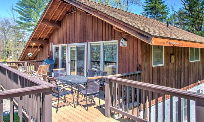 Londonderry Chalet De Esquí | 70's Style Ski House on Magic Mountain