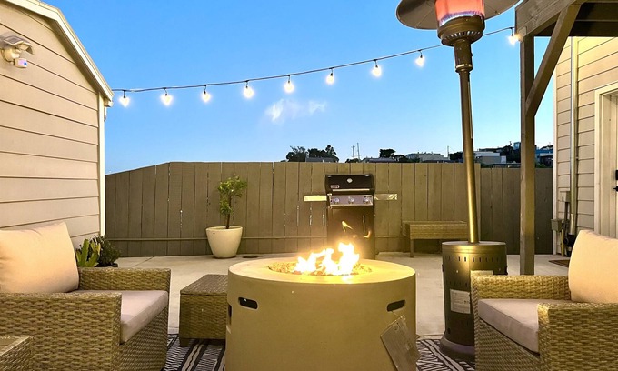 Bayview Casa | 700+Mbps Wifi | Downstairs Space | Backyard BBQ