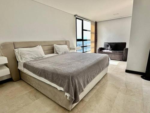 El Castillo Apartamento | 702 Beautiful and spacious apartment in El Poblado