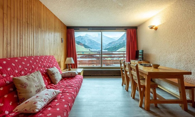 Meribel-Mottaret Apartamento | Centro estación, 3.o piso, vista montaña, balcón, tv, local para esquís, 30m², Méribel-Mottaret