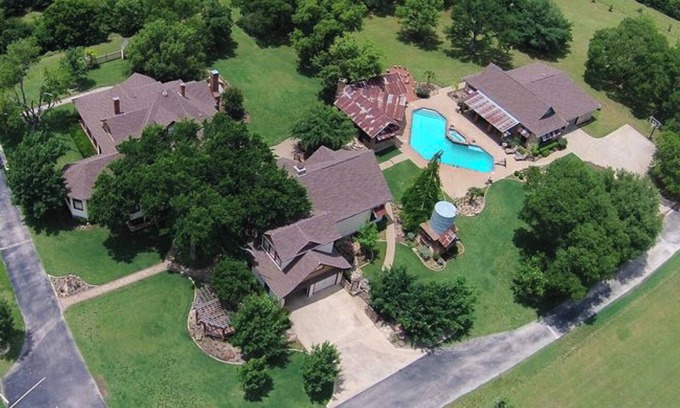 Fort Worth Casa | 71 Acre Estate - 8BR, River, Pond, Pool, Ft Worth