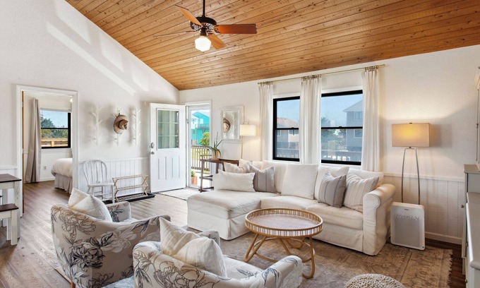 South Nags Head Casa | 7121 The Shelter * 4 Min Walk to Beach