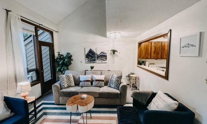 Glacier Apartamento | 73SW - WiFi - F P - WithD - Sleeps 6 home