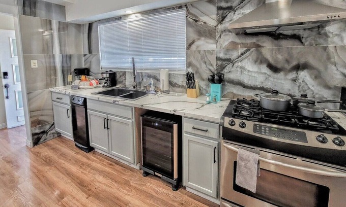Beverly Green Casa | #74Hub w/Kitchen: Mins to LV Strip/Dwtn/Con Center