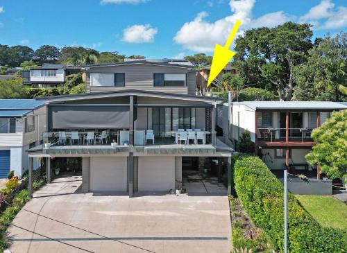Corlette Casa | 75A Sandy Point Road
