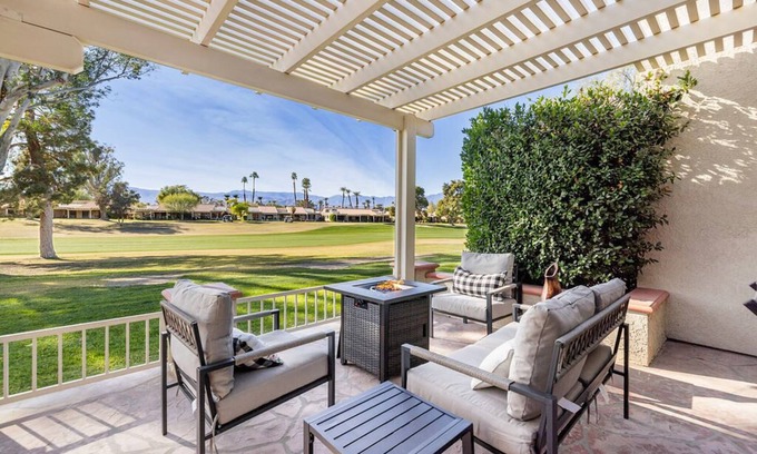 Palm Desert Condominio | 765 Preston Remodeled Golf Course and Mountain View