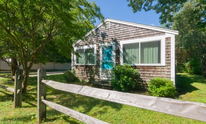 East Sandwich Casa | 77 Ploughed Neck Road East Sandwich - The Little House