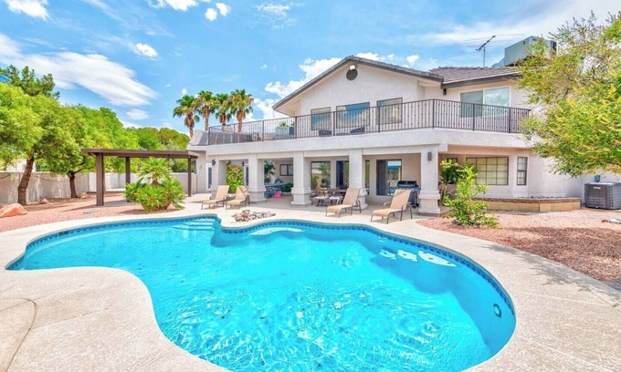 Las Vegas Casa | 777Rentals - 8BR/6BA - Southwest Castle