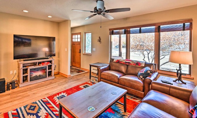 Salida Casa | 7984 Pet-Friendly Townhome with Grill!
