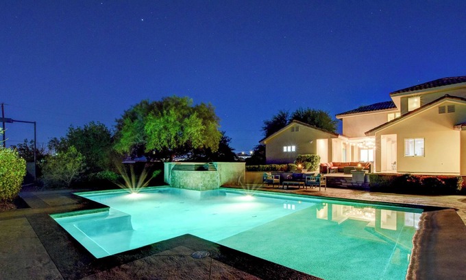 Spring Valley Villa | 7BD/5BA VILLA & Casita - Tennis Court + Strip Views + 7min to Strip! ⭐️⭐️⭐️⭐️⭐️