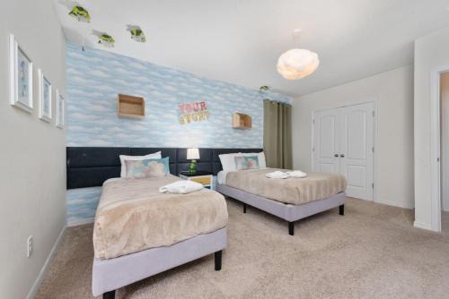 Loughman Casa | 7BD Amazing Home Game Room Pool and Spa near Disney