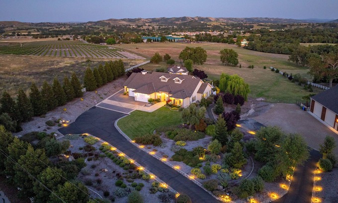 Templeton Casa | 7BR/4BA Farmhouse & Barn Estate on a Resort-Like Setting!