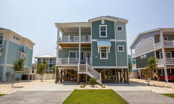 Yaupon Beach Casa | 7BR/6.5BA Home - Event Home, Ocean Views, Pool, Elevator, Sleeps 22