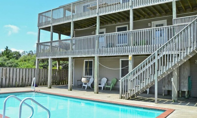 Nags Head Casa | Beach Bum Inn - Ocean View 7BR House w / Pool. 250 yardas a pie de playa. Fila de la galería