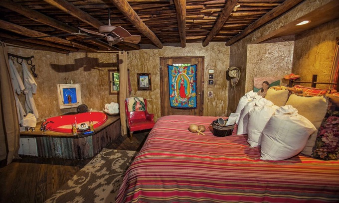 Wellborn Cabina | 7F Lodge - Mexico - Fiesta or Siesta w/Jacuzzi Tub and Breakfast