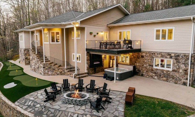 Skyland Casa | 1920s Themed 7k Sq/Ft Mountain Estate - Epic Fun