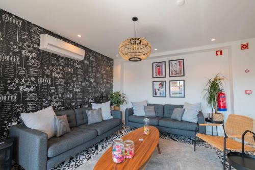 Santo Antonio dos Olivais Casa | 7Min to Uni Sé-Velha - AC - Work Desk - 300MBs WiFi - Suite 3