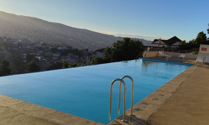 Valparaiso Apartamento | 7P-Charming 3-bedroom apartment with AC, fitness room in vibrant Valparaíso