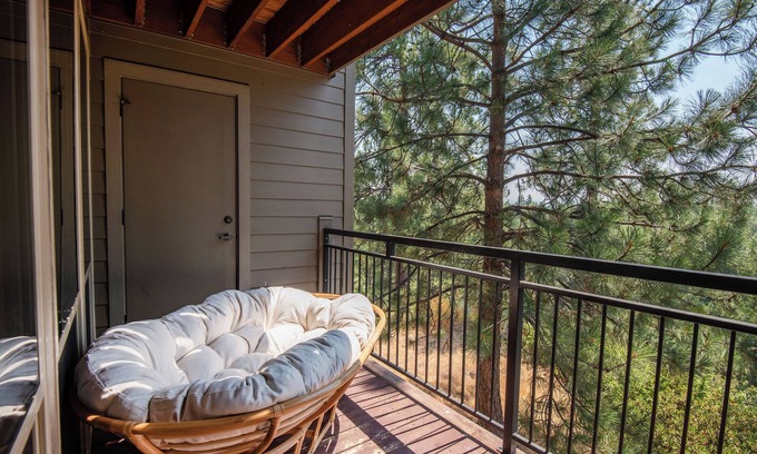 Southern Crossing Casa | 7th Mtn Resort Condo, Access to Pool/Hot Tubs and great resort amenities!