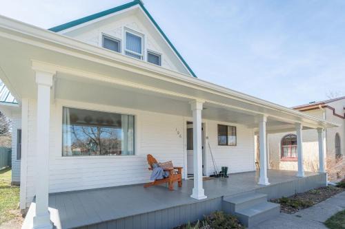Livingston Casa | 7th Street Bungalow