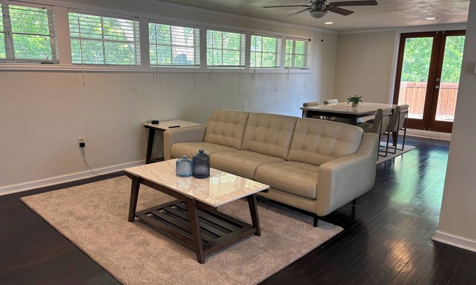 Monticello Condominio | 7th Street Modern Loft with Wifi and a Chill Deck