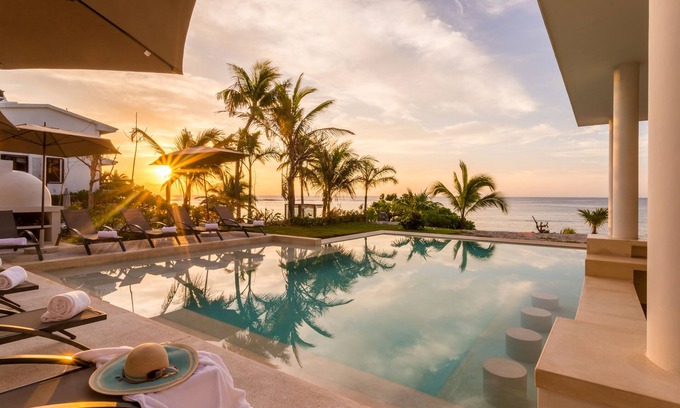 Akumal Villa | 8 BDR BEACH FRONT VILLA- PRIVATE CHEF- RETREATS- WEDDINGS-FAMILY GATHERINGS-GOLF