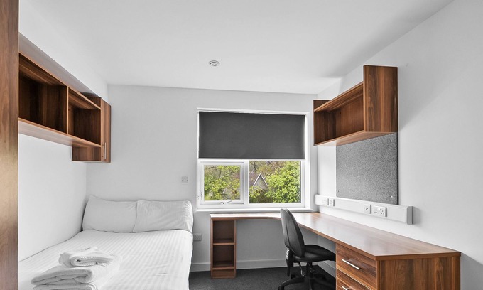 Plymouth Apartamento | 8 Bed Apartment @ Derriford Stays by Pureserviced