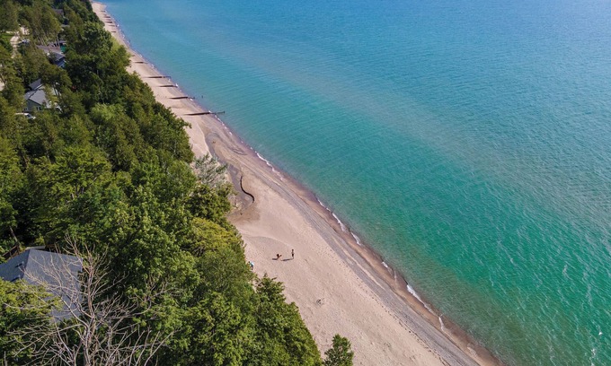 Ashfield-Colborne-Wawanosh Cabaña | 8 bedroom Shamrock Beach Cottage