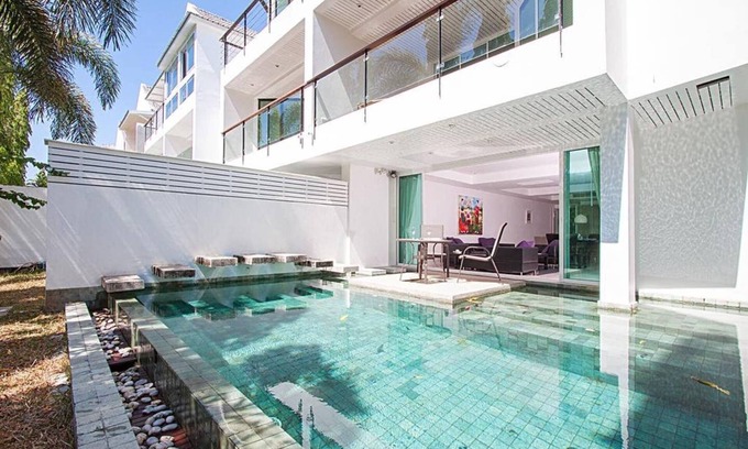 Kathu Casa | 8 habitaciones, 20 personas. 2 piscinas, 2 cocinas y salones