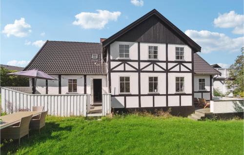 Tejn Casa | 8 Bedroom Amazing Home In Allinge