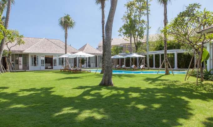 Petitenget Villa | Villa de estilo caribeño de 8 dormitorios en tierra masiva
