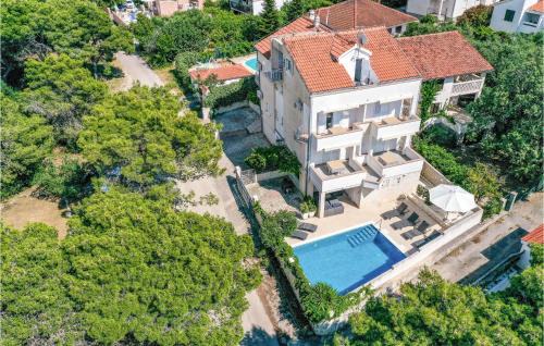 Okrug Donji Casa | 8 Bedroom Gorgeous Home In Okrug Donji