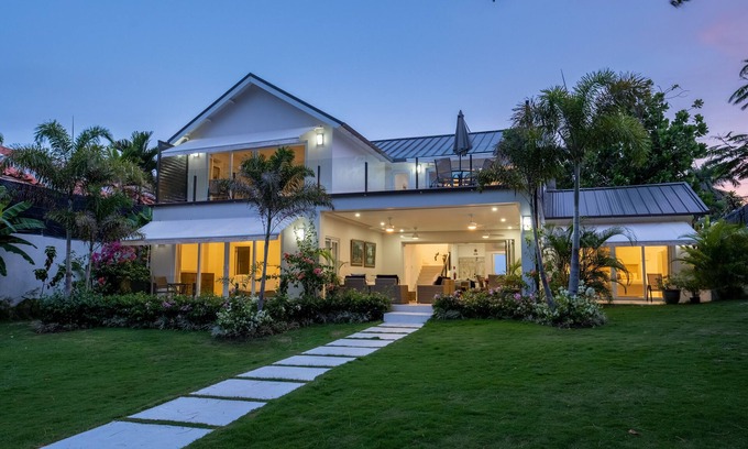Tower Isle Casa | 8 Bedroom Luxury Villa - Absolute Seaside Property