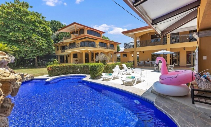 Jaco Villa | 8 BR Private Party Complex MEJOR ubicación: ¡camine a TODO! Bono de hasta $ 200