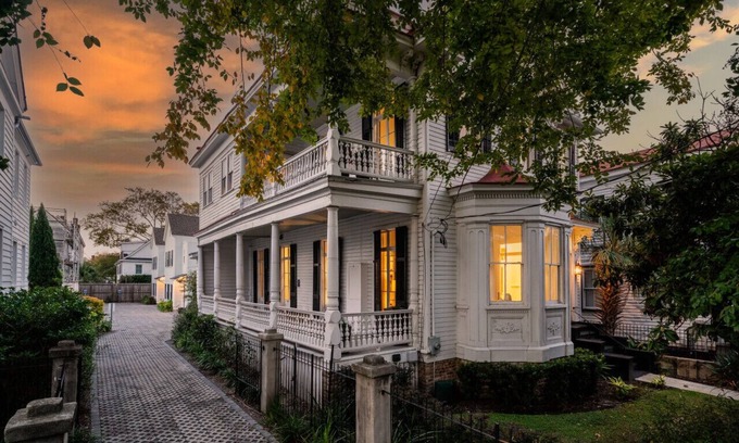 Cannonborough Elliotborough Casa | 8 Bedroom Retreat in the Heart of Downtown Charleston