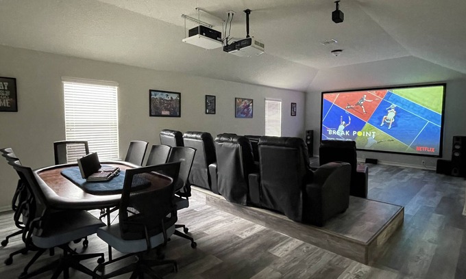 Wetmore Casa | 8 beds 4 kings 155” theater poker & pool table 2 Queen bed & full bath downstair