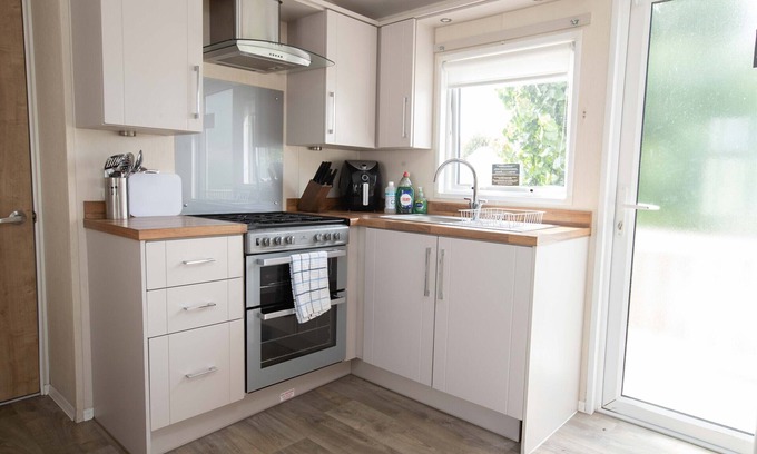 Chapel Saint Leonards Casa | 8 Berth-Caravan-Private Bathroom