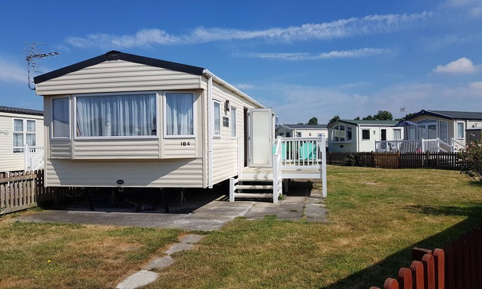 Brean Casa | 8 Berth Caravan with Spacious enclosed garden