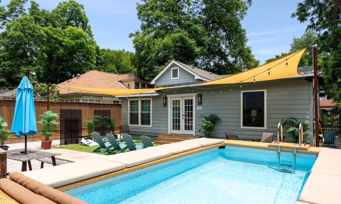 East Cesar Chavez Casa | 8 blocks from DT Austin Group Getaway with Pool