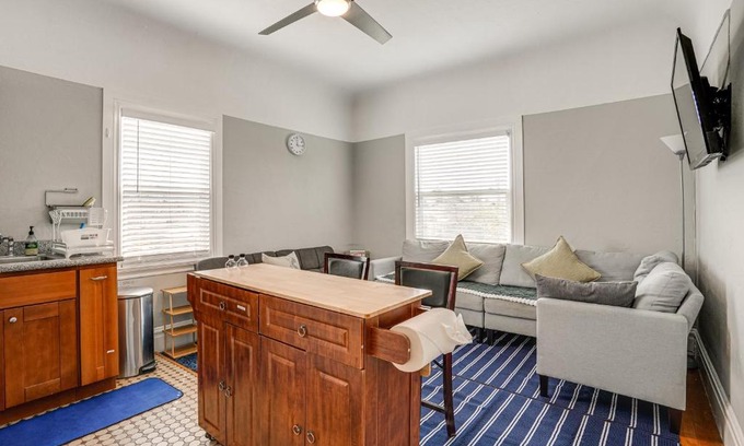Alameda Apartamento | 8 Mi to Bay Bridge Couples Getaway with Mtn Views!