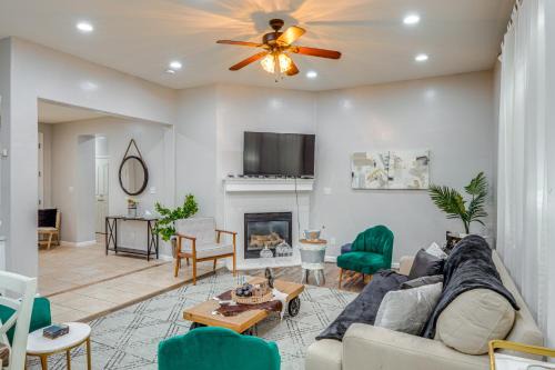 Greenacres Casa | 8 Mi to Beach Park Bakersfield Gem with Yard!