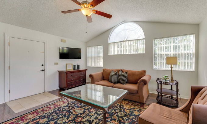 Kissimmee Condominio | 8 Mi to Disney: Resort-Style Condo w/ Pool Access