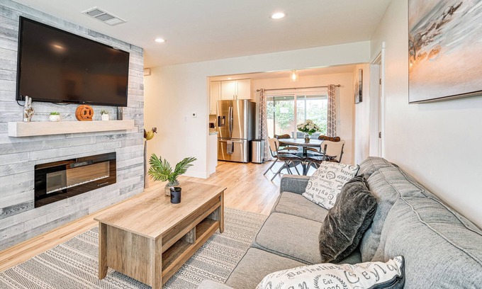 Lincoln Acres Casa | 8 Mi to Downtown San Diego: Chic Home w/ Patio