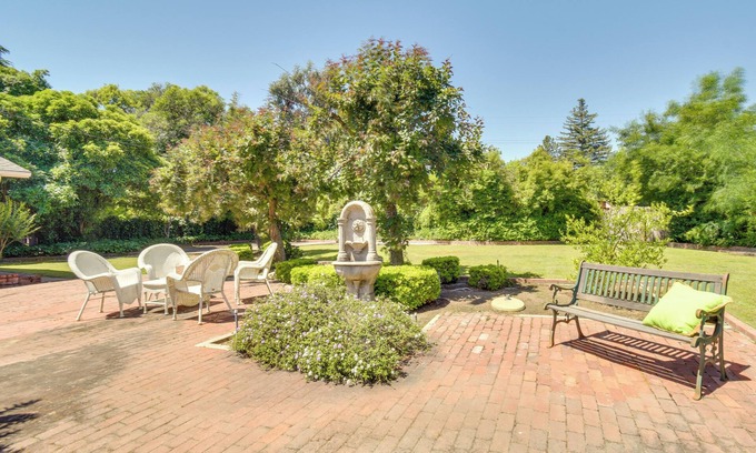 Roosevelt Casa | 8 Mi to Dtwn: Spacious Home w/ Fire Pit in Fresno!