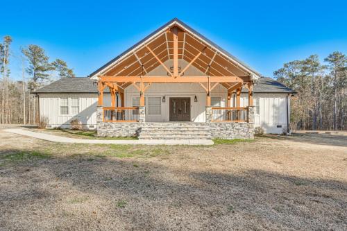 New Hill Casa | 8 Mi to Jordan Lake Spacious New Hill Home