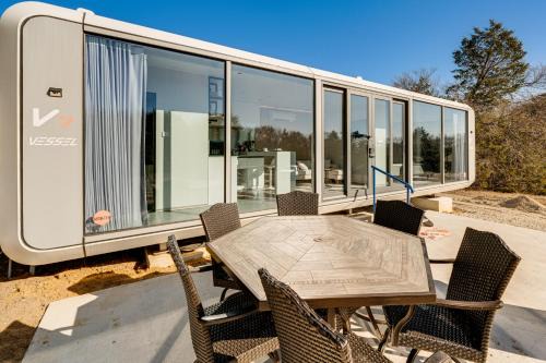Valley View Apartamento | 8 Mi to Lake Access Futuristic Capsule Hideaway!