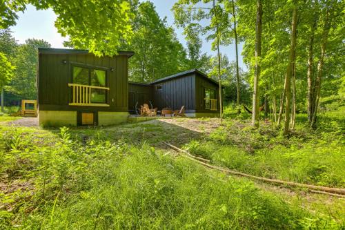 Empire Casa | 8 Mi to Sleeping Bear Dunes Creekside Cabin